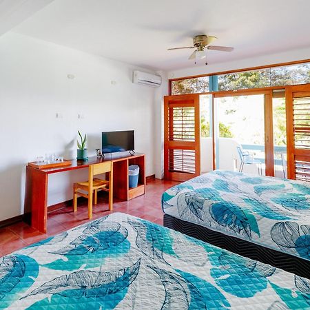 Hotel Planeta Sano Manuel Antonio Exterior photo
