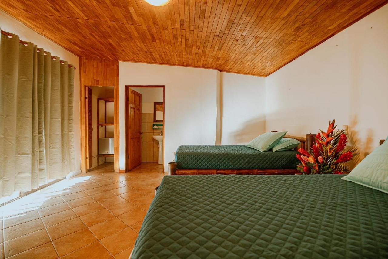 Hotel Planeta Sano Manuel Antonio Exterior photo