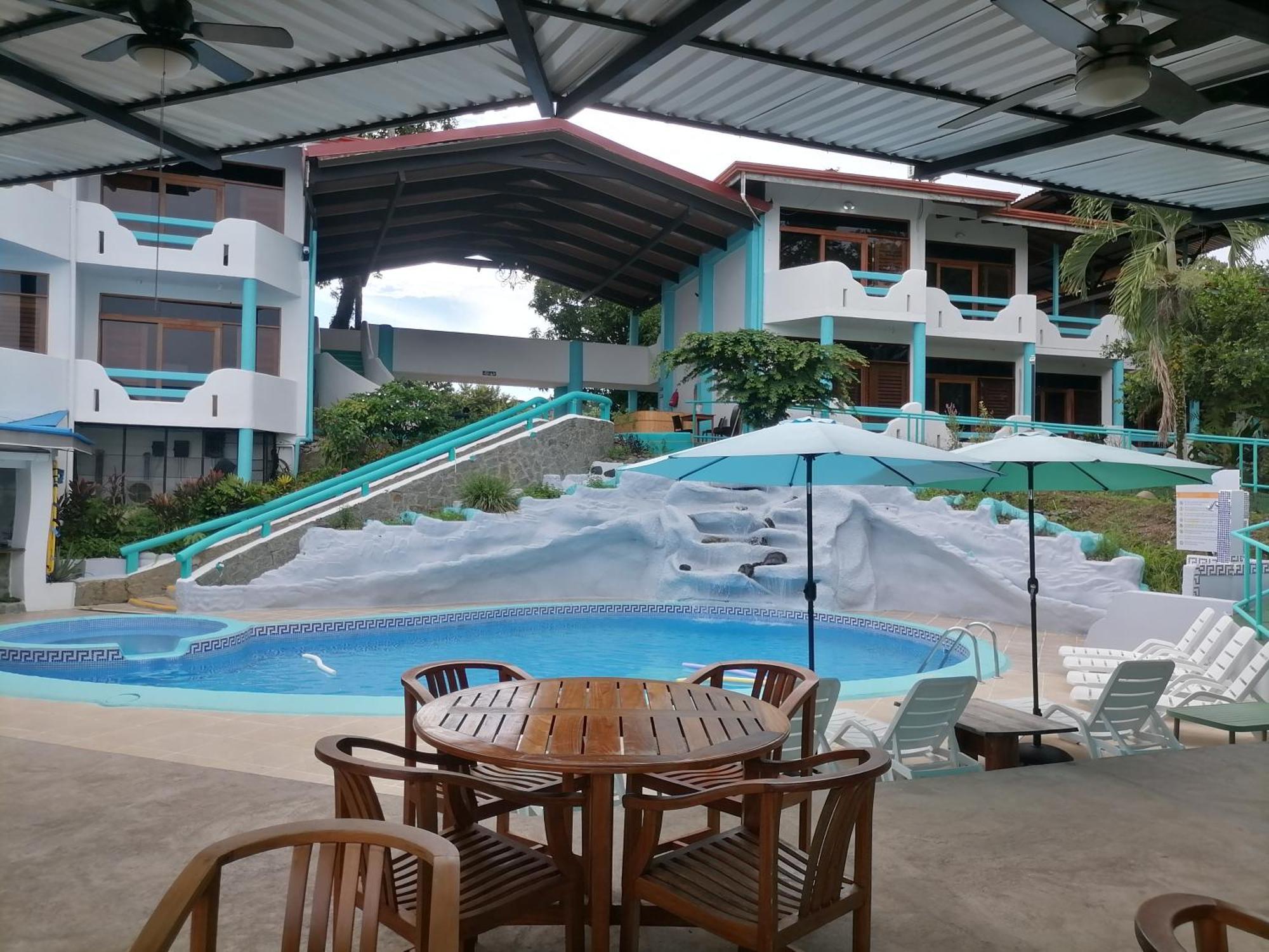 Hotel Planeta Sano Manuel Antonio Exterior photo