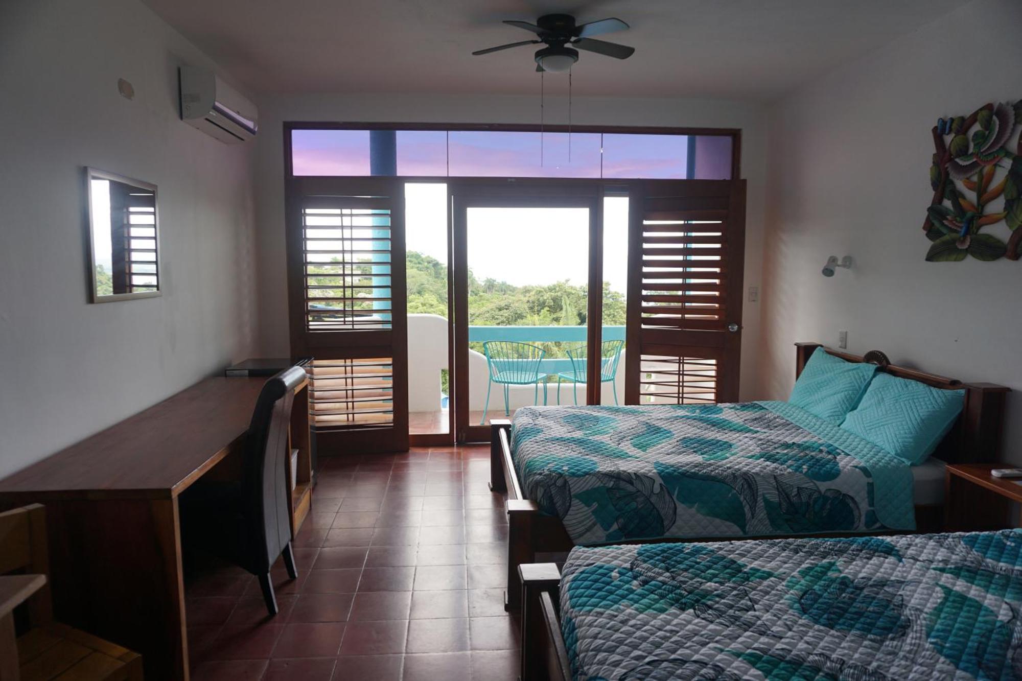 Hotel Planeta Sano Manuel Antonio Exterior photo