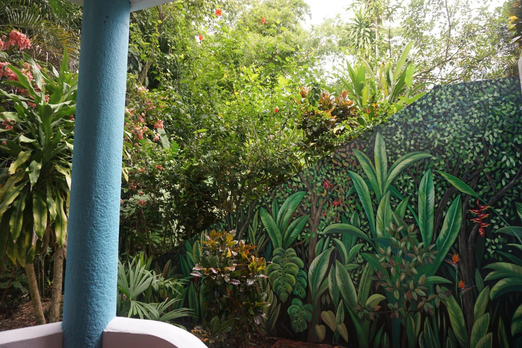 Hotel Planeta Sano Manuel Antonio Exterior photo