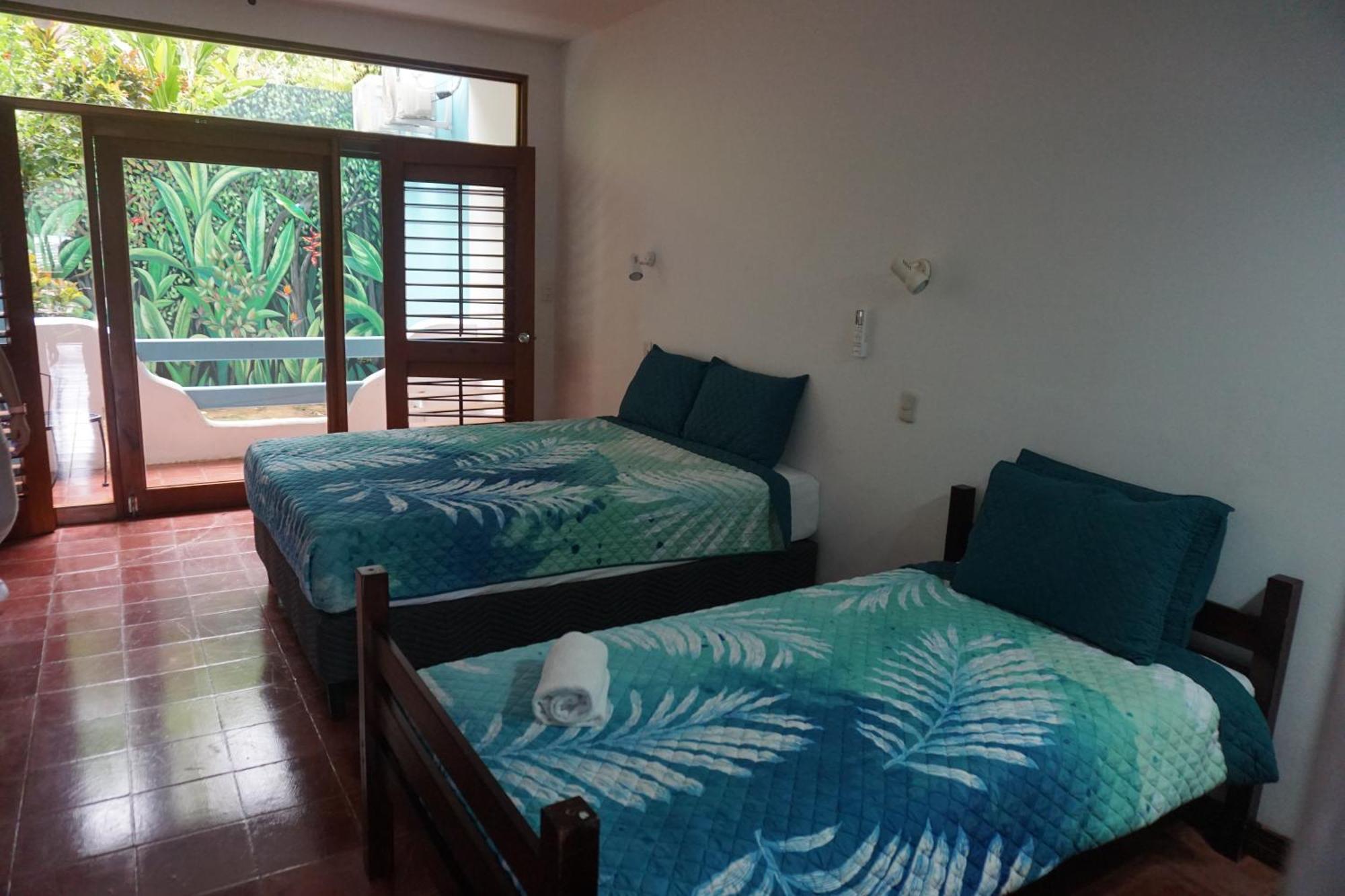 Hotel Planeta Sano Manuel Antonio Exterior photo