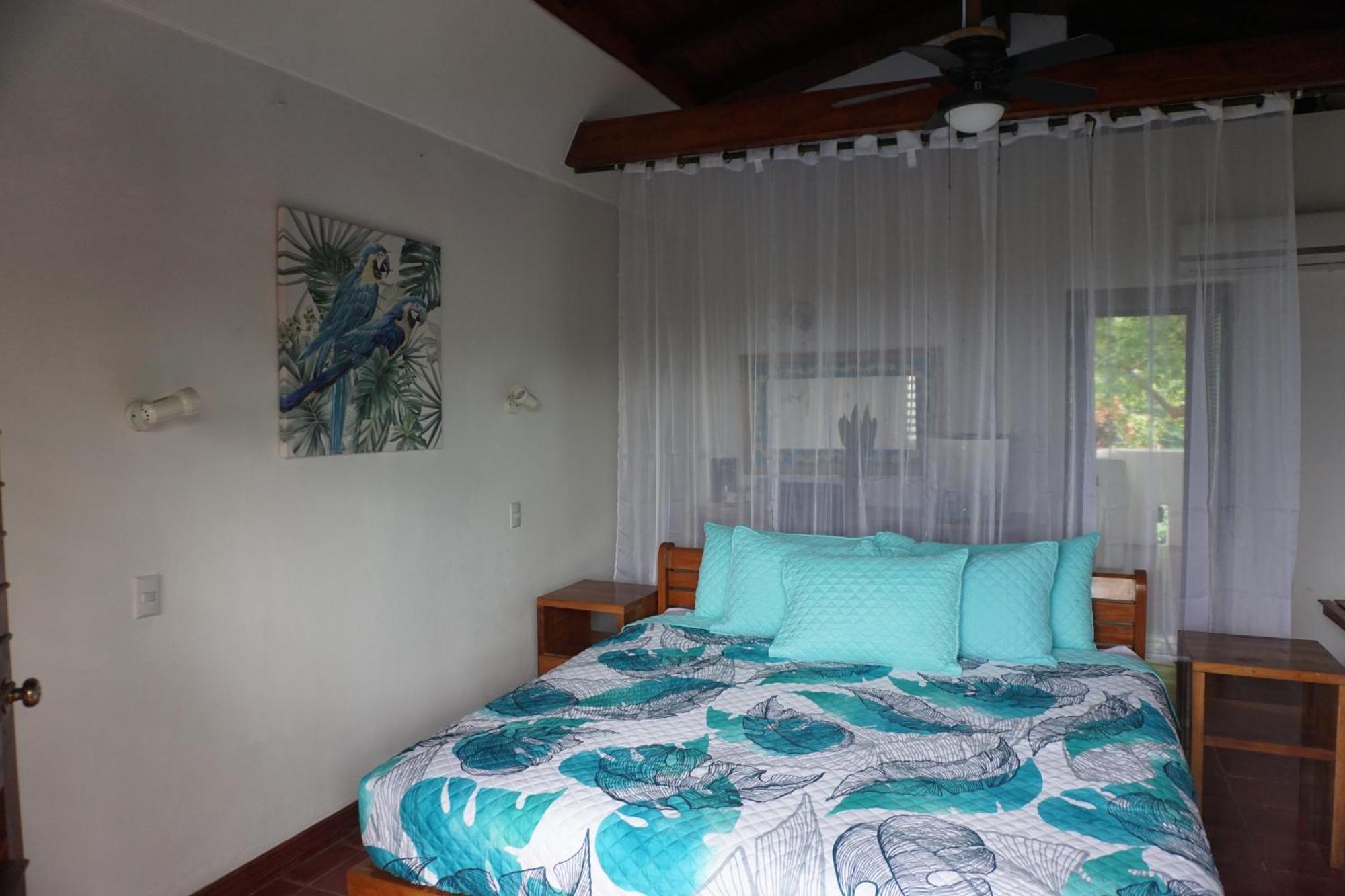 Hotel Planeta Sano Manuel Antonio Exterior photo