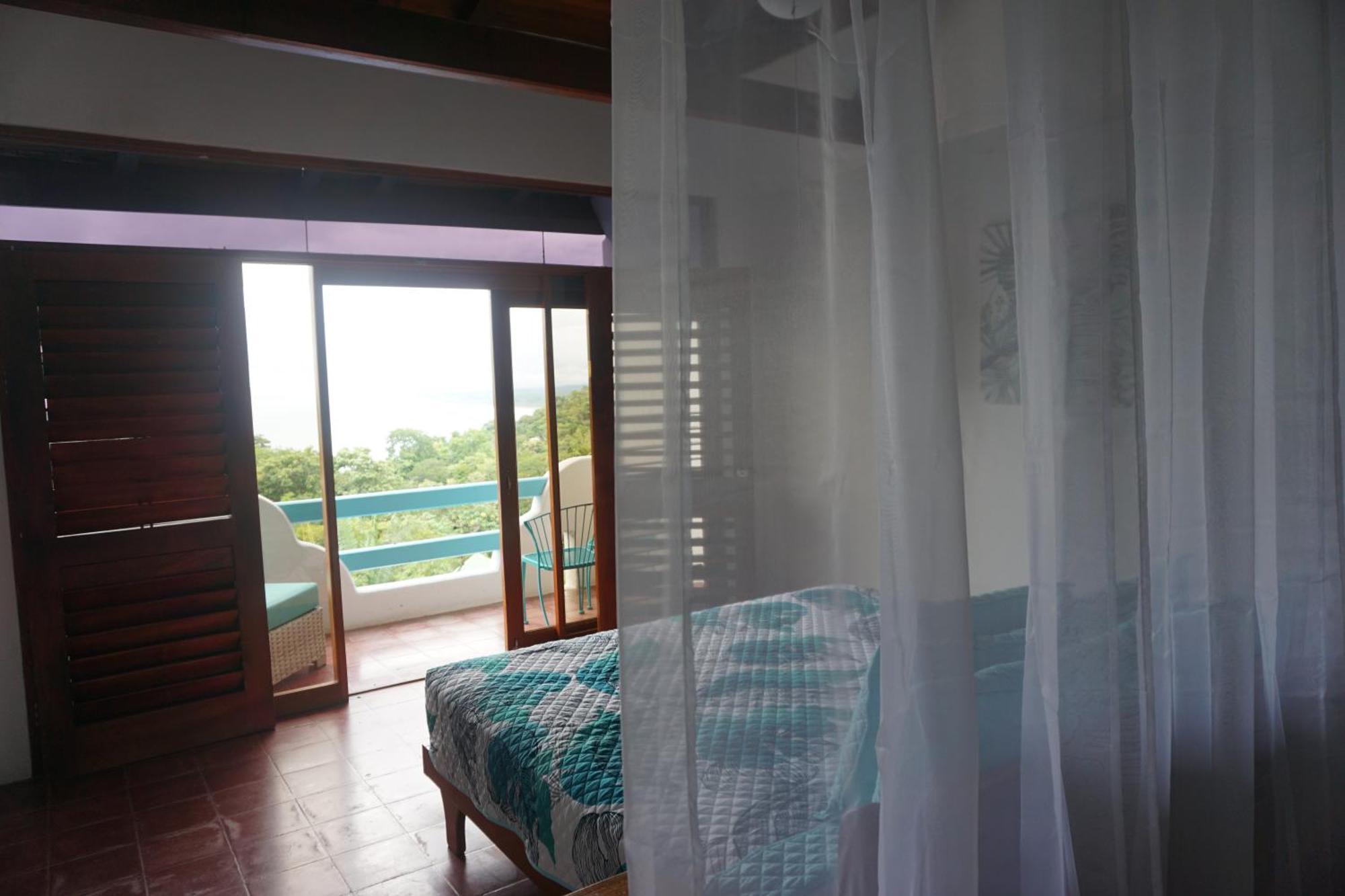 Hotel Planeta Sano Manuel Antonio Exterior photo