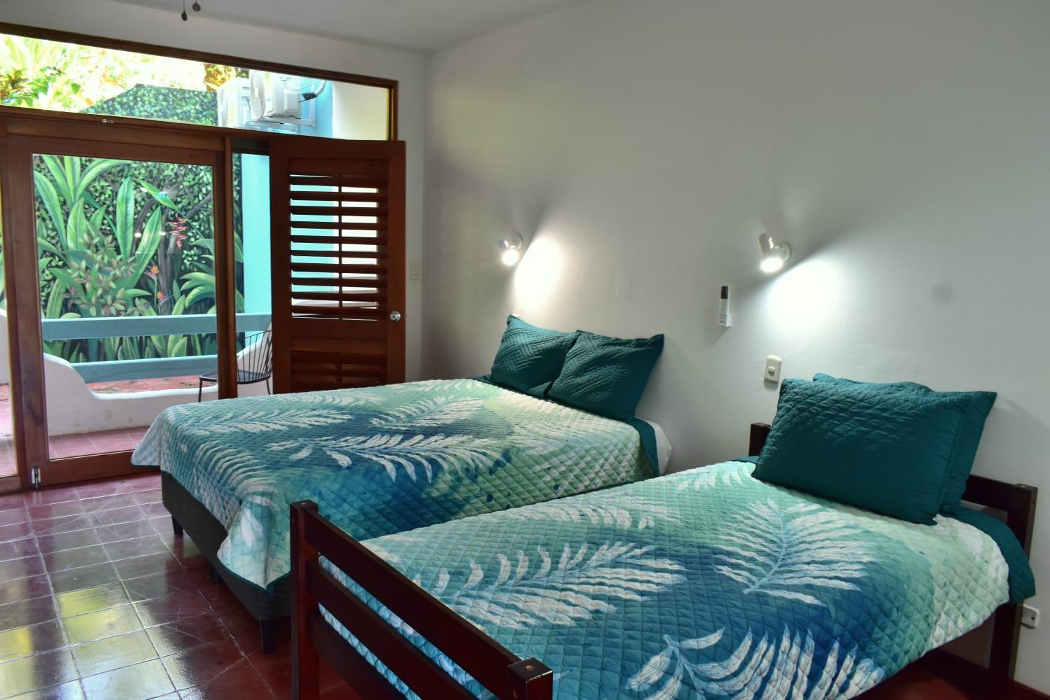 Hotel Planeta Sano Manuel Antonio Exterior photo