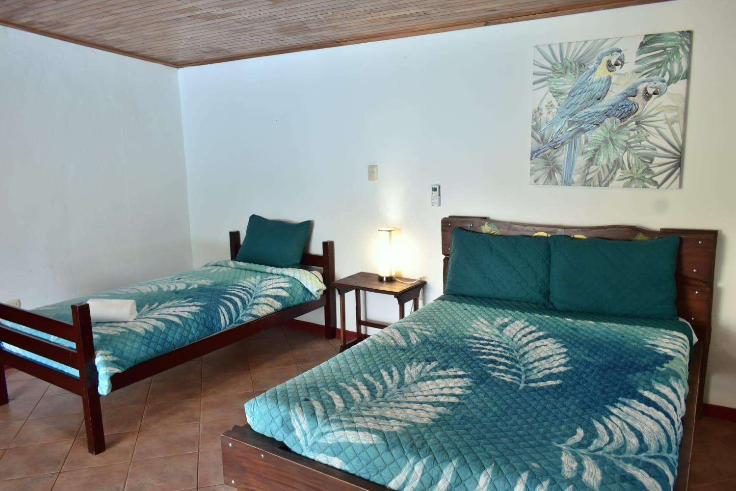 Hotel Planeta Sano Manuel Antonio Exterior photo