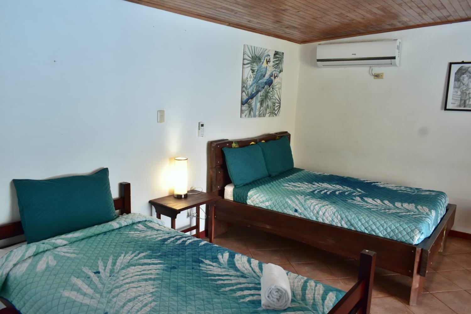Hotel Planeta Sano Manuel Antonio Exterior photo
