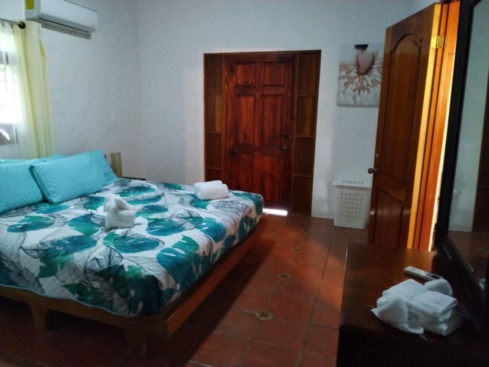 Hotel Planeta Sano Manuel Antonio Exterior photo