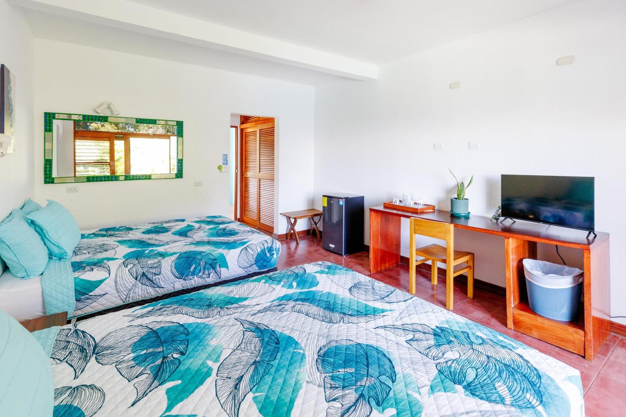 Hotel Planeta Sano Manuel Antonio Exterior photo