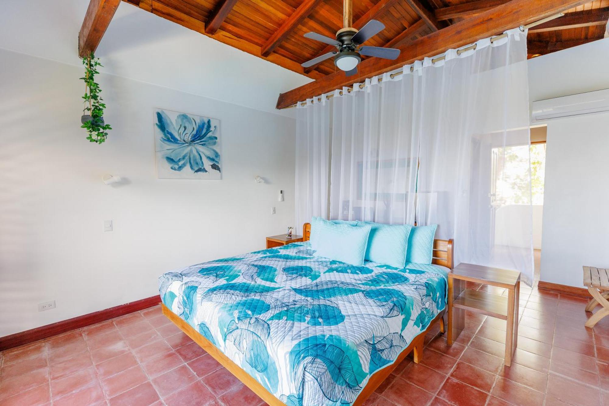Hotel Planeta Sano Manuel Antonio Exterior photo